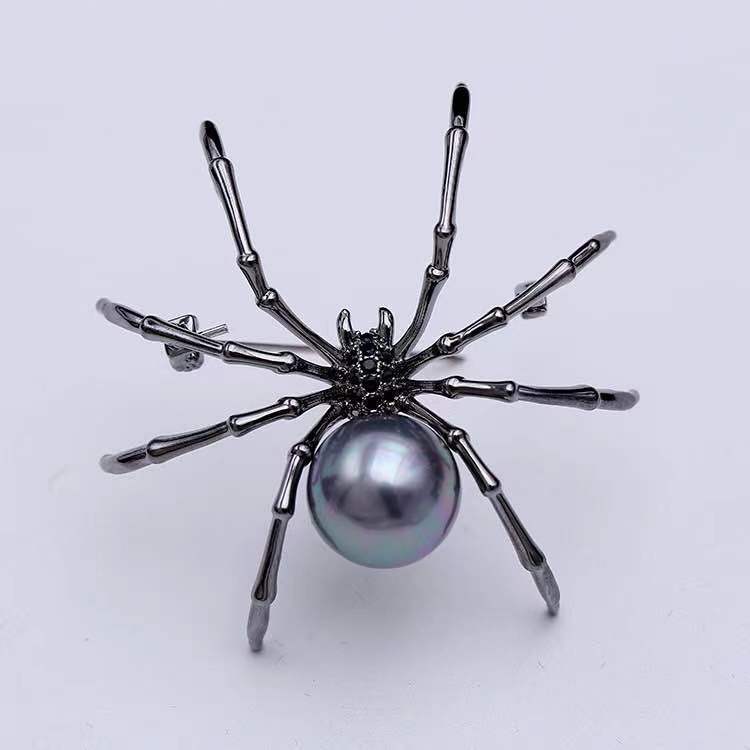 ARACHNELLA Brooch